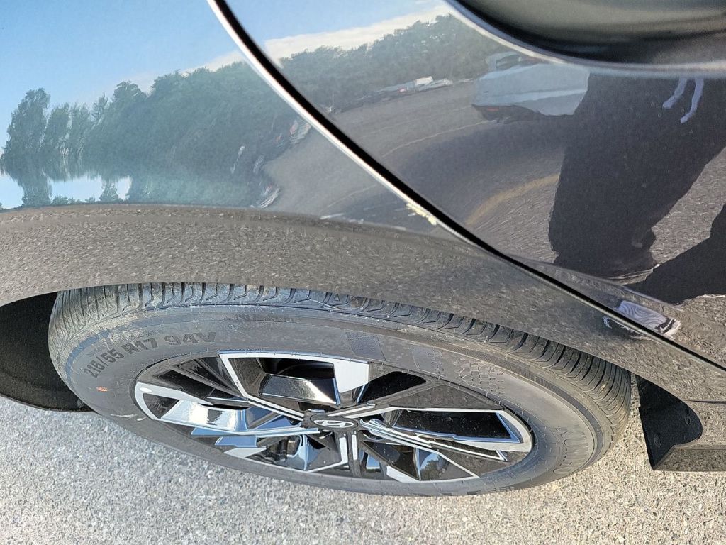 Photo 13 of this HYUNDAI SONATA