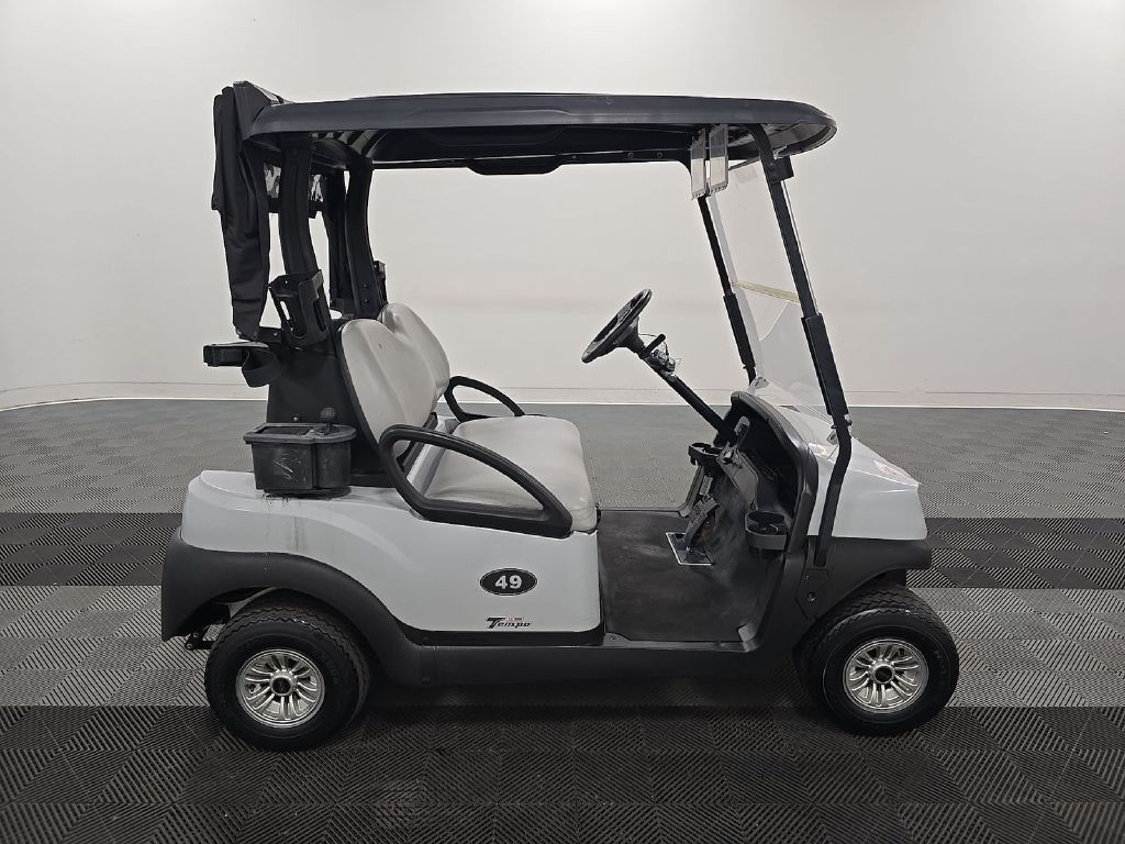 Photo 3 of this CLUB CAR TEMPO