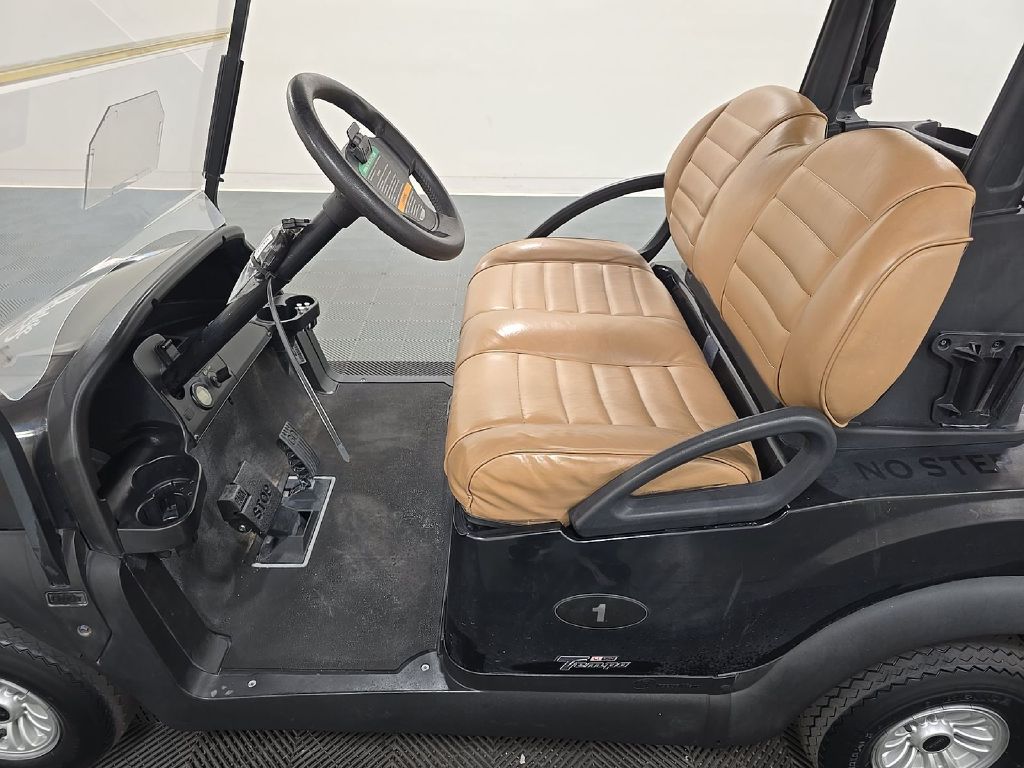 Photo 2 of this CLUB CAR TEMPO
