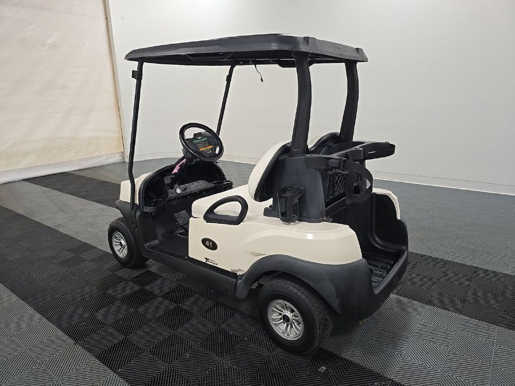 Photo 3 of this CLUB CAR TEMPO