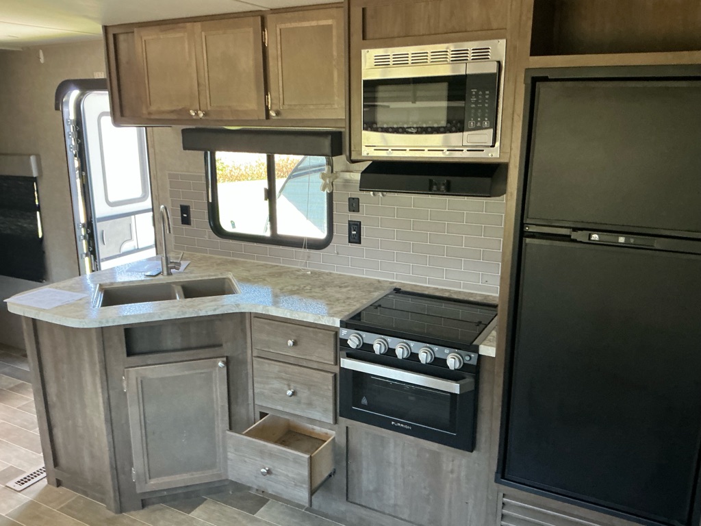 Photo 16 of this KEYSTONE COLEMAN 263BH