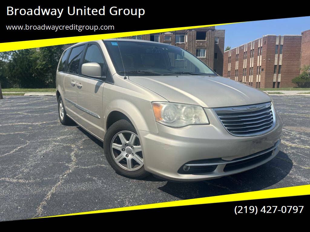 2013 Chrysler Town & Country Base's photo