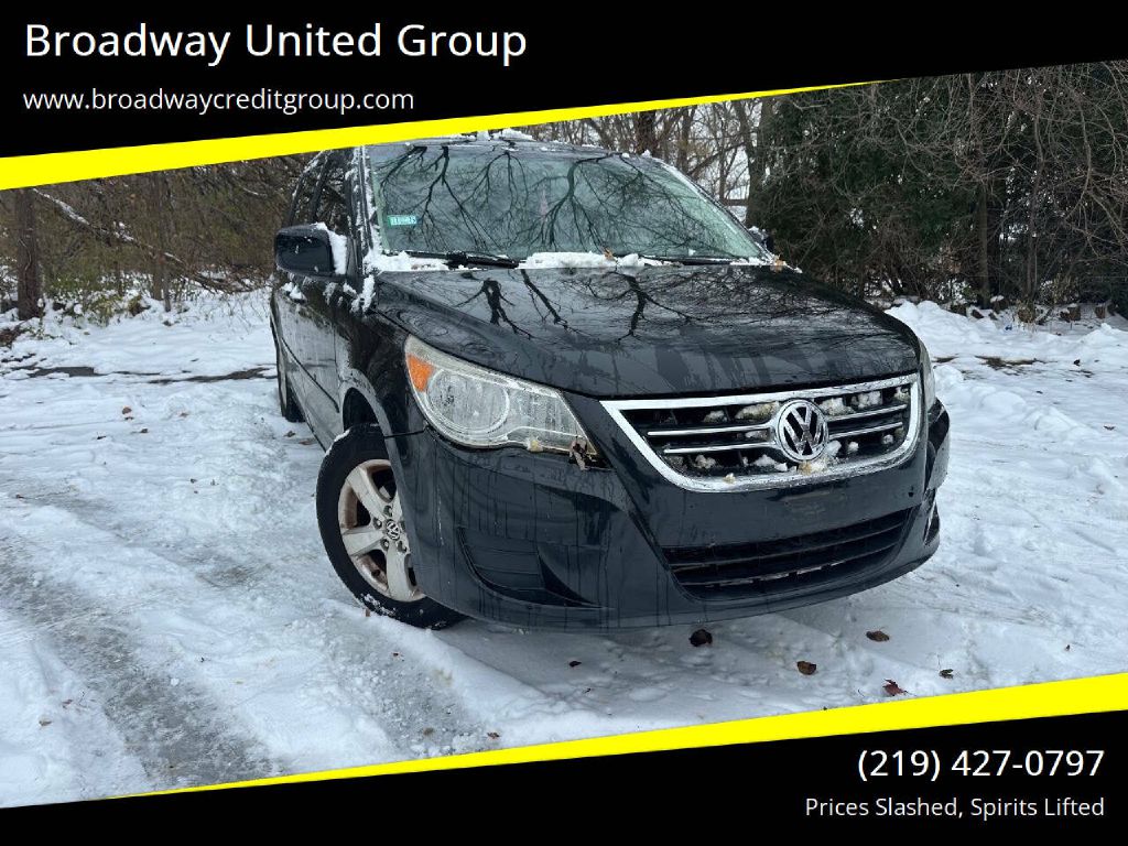 2009 Volkswagen Routan SE's photo