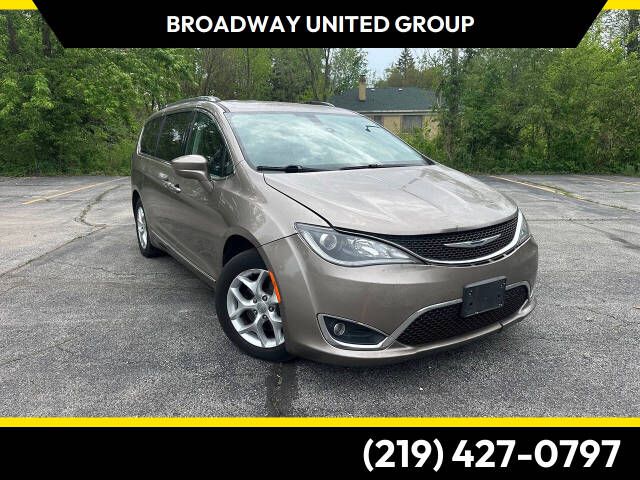 2018 Chrysler Pacifica Touring L's photo