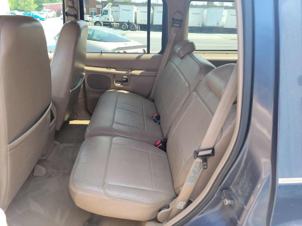 Photo 6 of this FORD EXPLORER