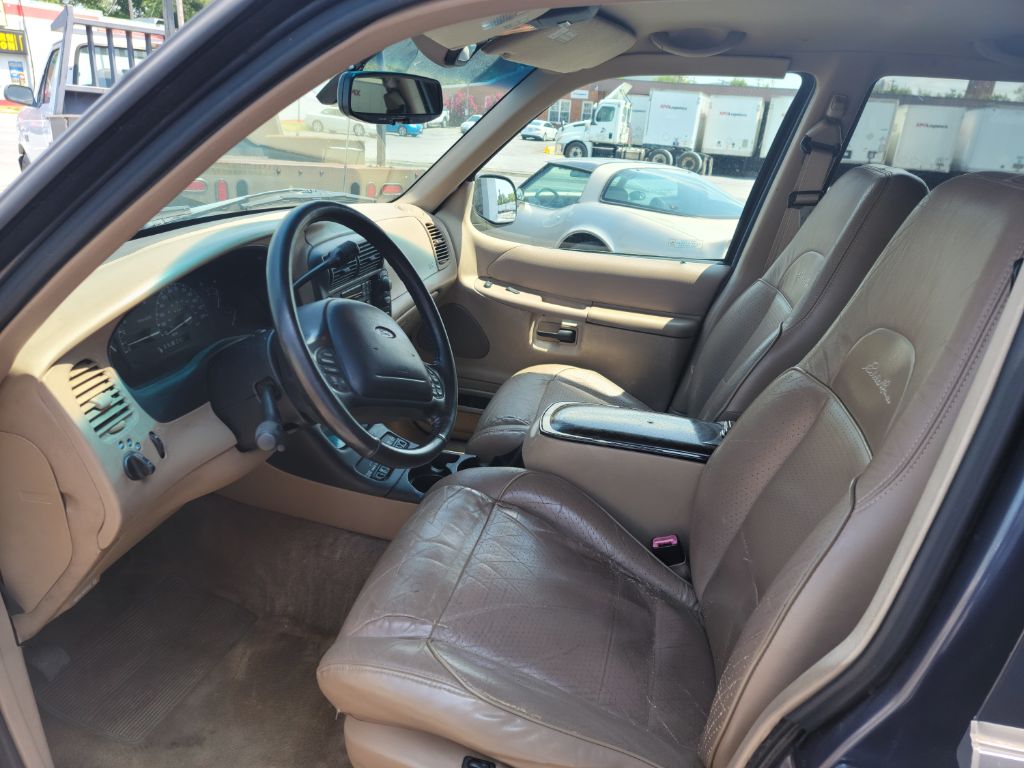 Photo 5 of this FORD EXPLORER