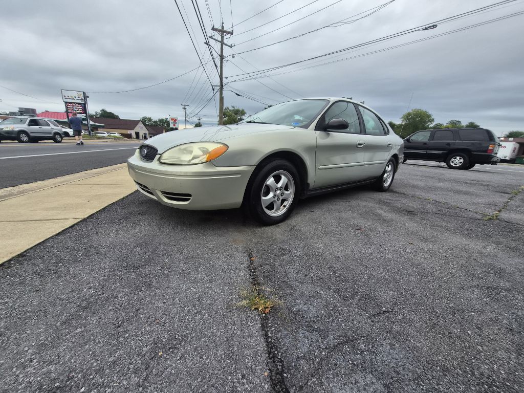 Photo 4 of this FORD TAURUS
