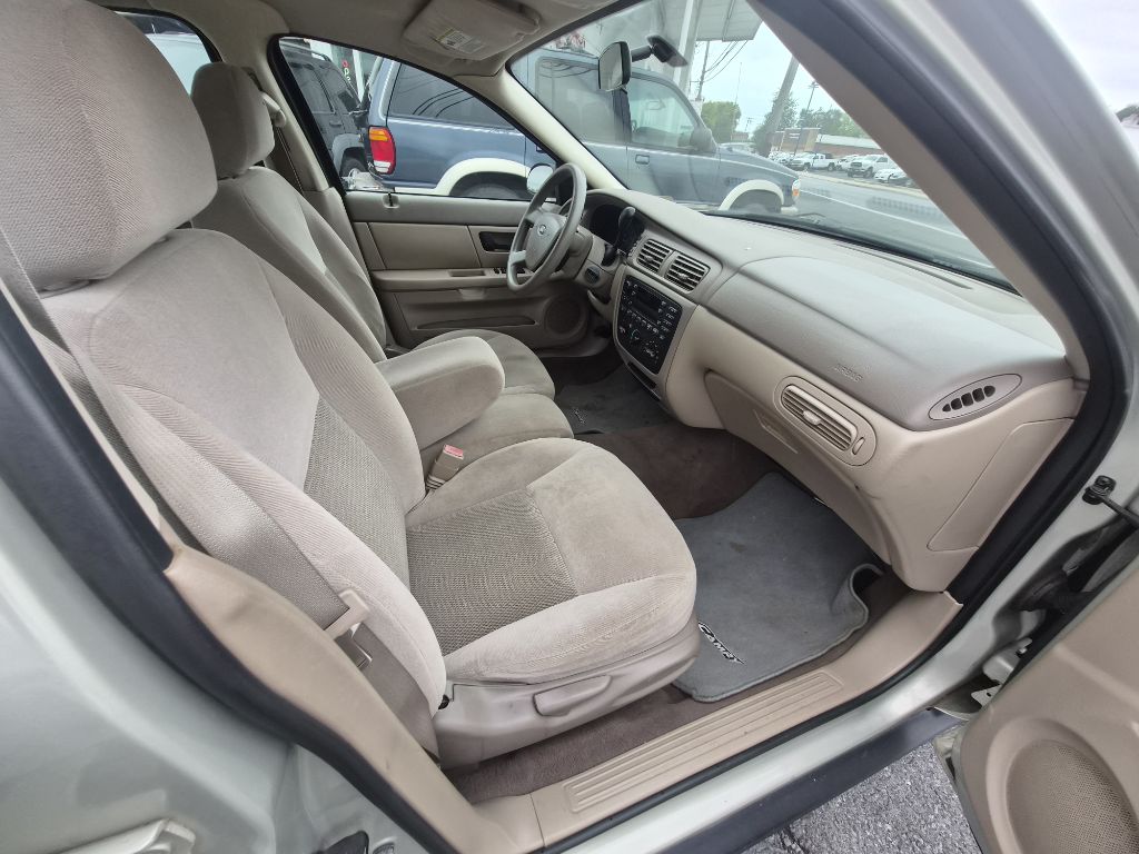 Photo 2 of this FORD TAURUS