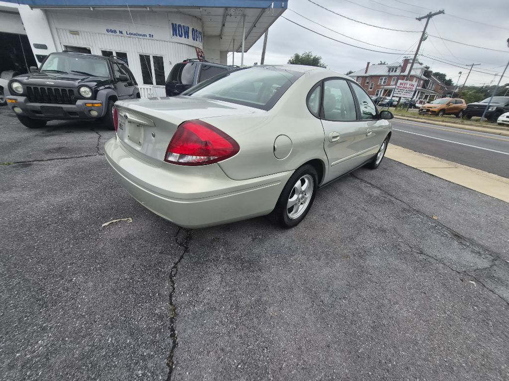 Photo 5 of this FORD TAURUS