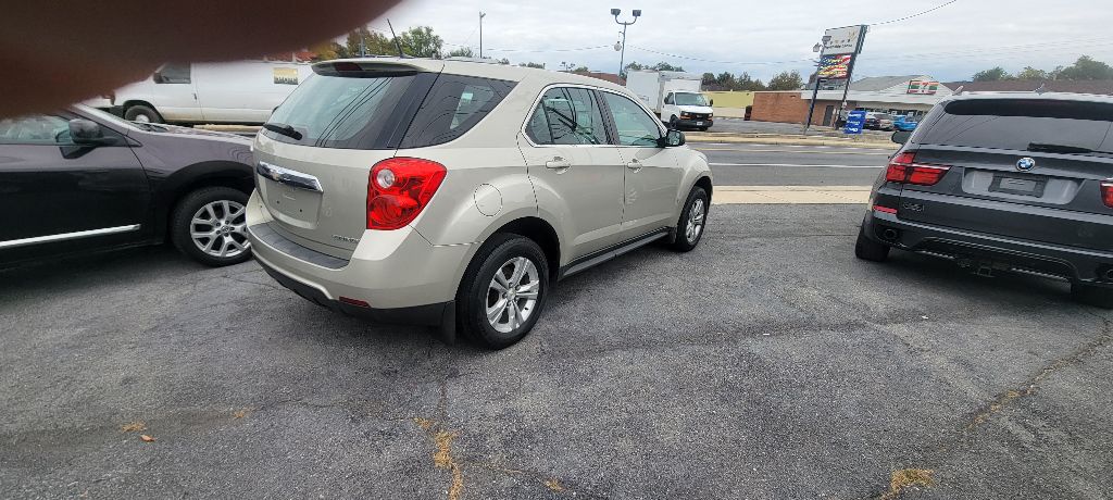 Photo 2 of this CHEVROLET EQUINOX