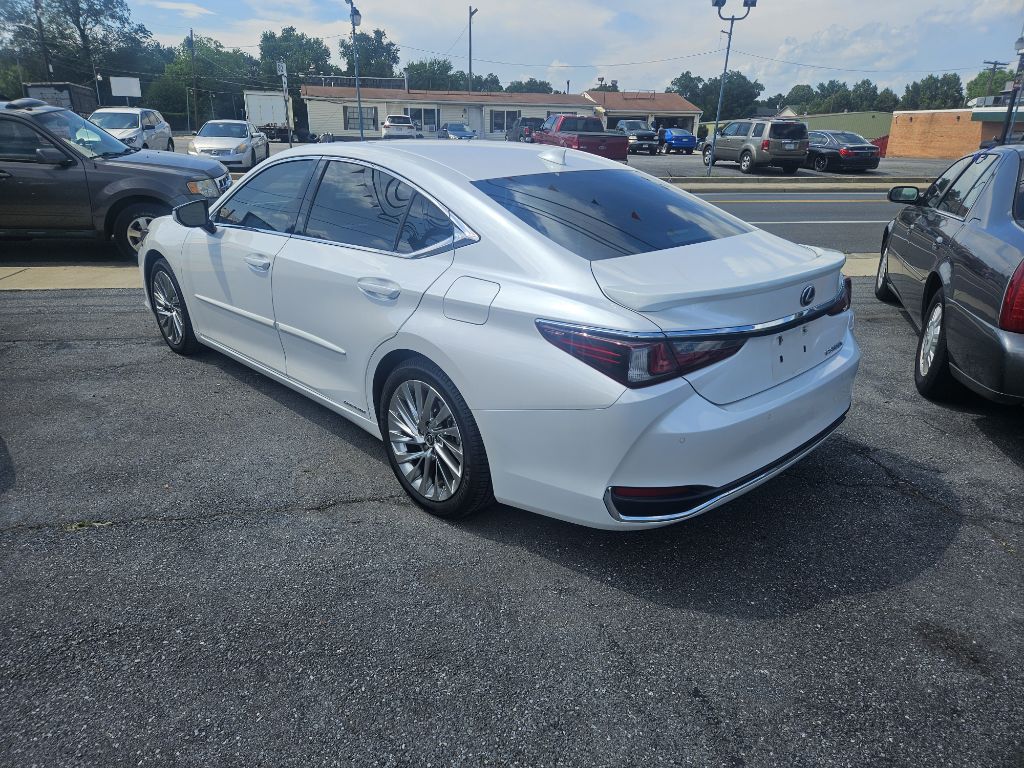 Photo 11 of this LEXUS ES 300H