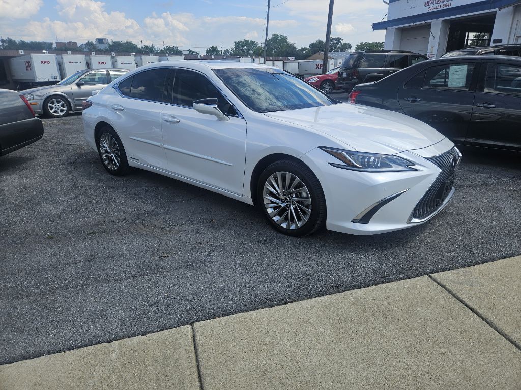 Photo 9 of this LEXUS ES 300H