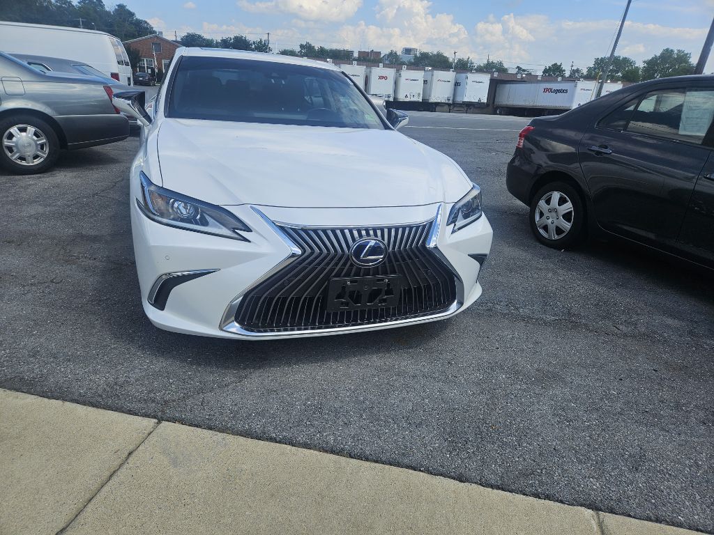 Photo 13 of this LEXUS ES 300H