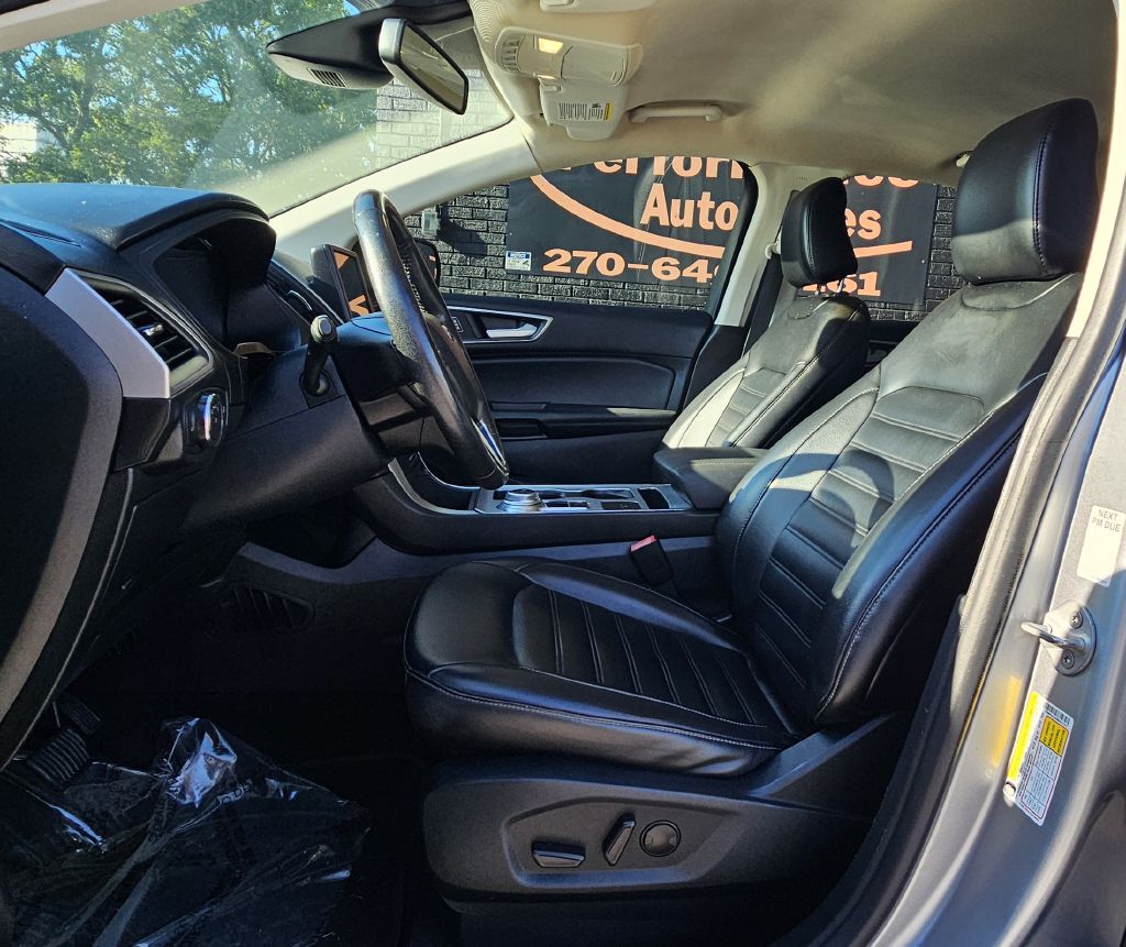 Photo 9 of this FORD EDGE