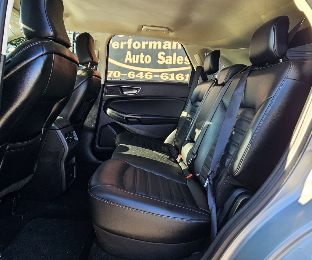 Photo 10 of this FORD EDGE