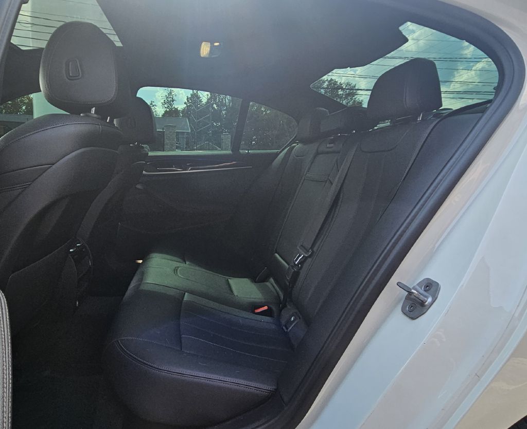 Photo 10 of this BMW 5 SERIES