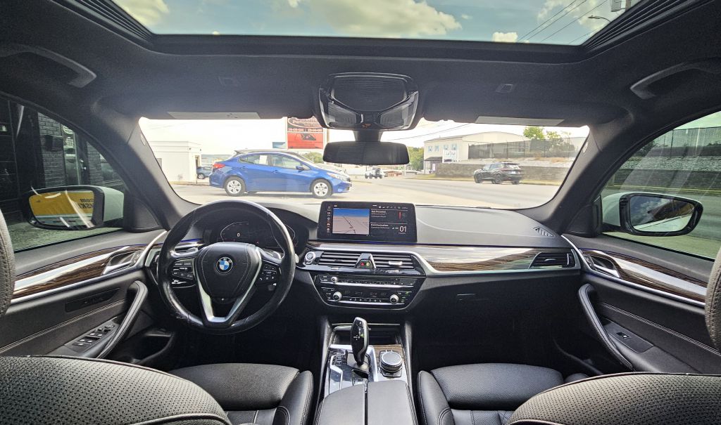 Photo 13 of this BMW 5 SERIES
