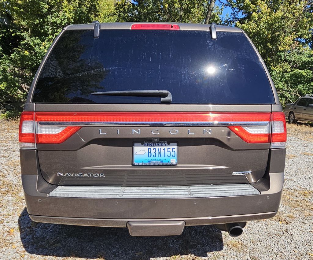 Photo 4 of this LINCOLN NAVIGATOR