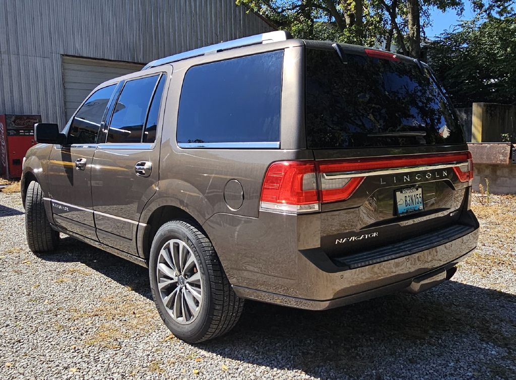 Photo 5 of this LINCOLN NAVIGATOR