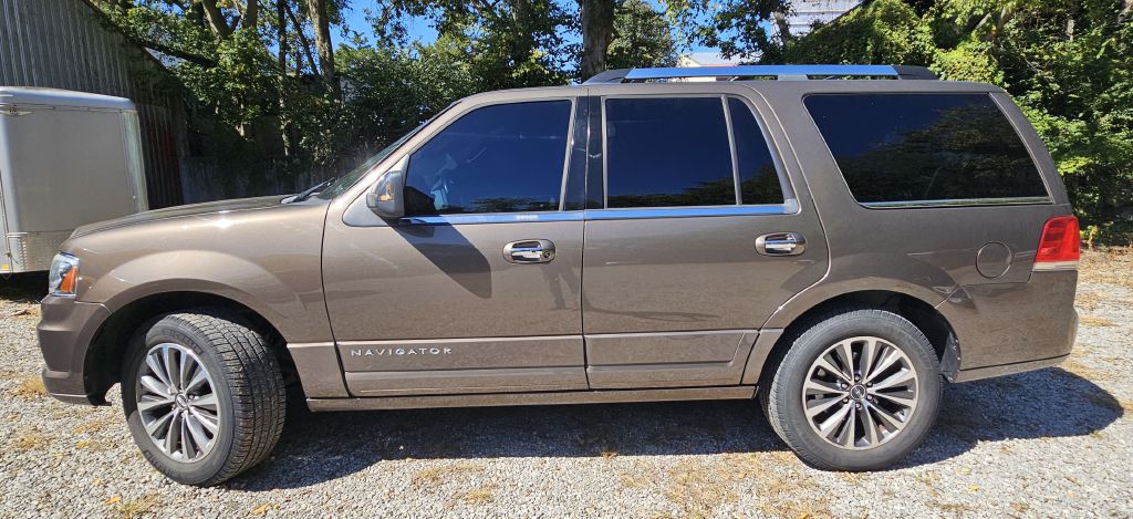 Photo 6 of this LINCOLN NAVIGATOR