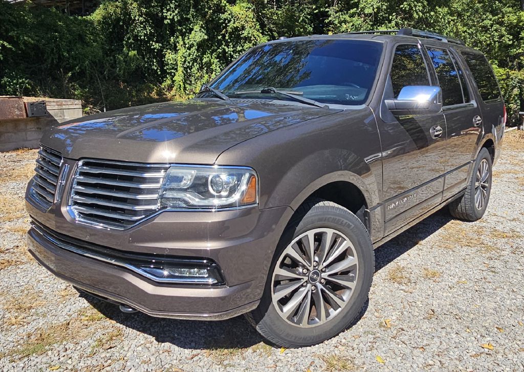Photo 7 of this LINCOLN NAVIGATOR
