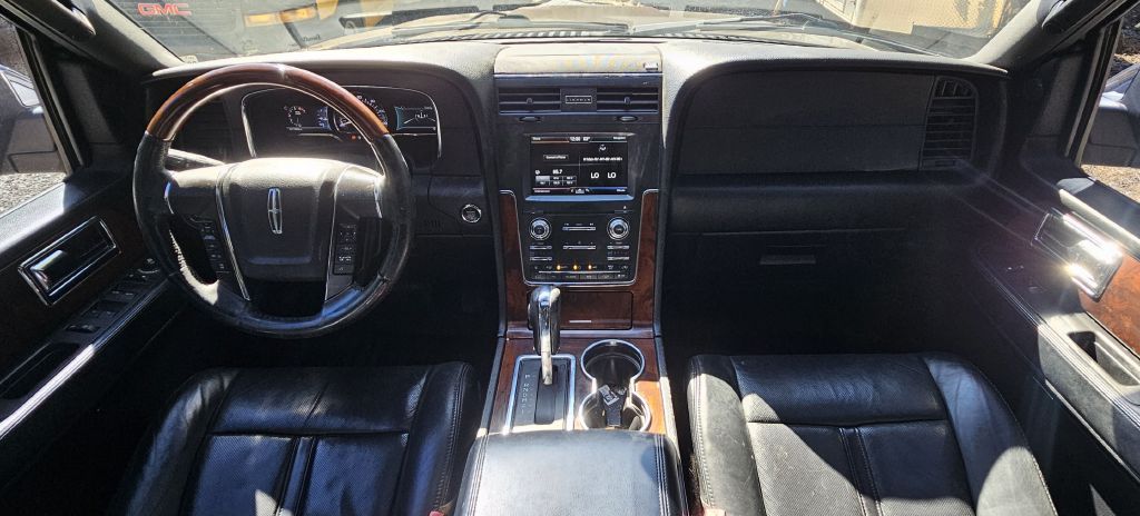 Photo 9 of this LINCOLN NAVIGATOR