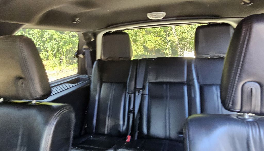 Photo 17 of this LINCOLN NAVIGATOR