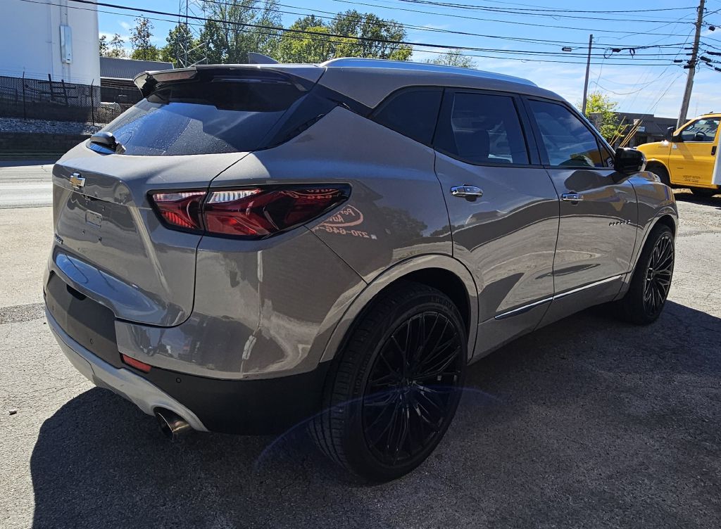 Photo 4 of this CHEVROLET BLAZER