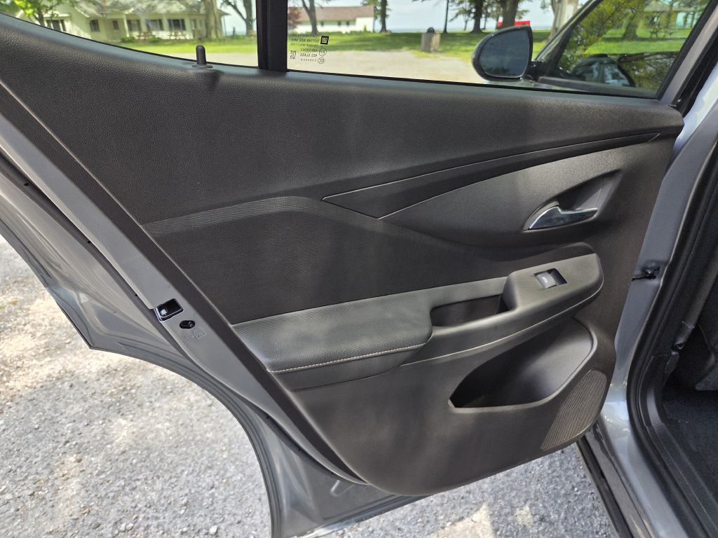 Photo 17 of this BUICK ENVISTA