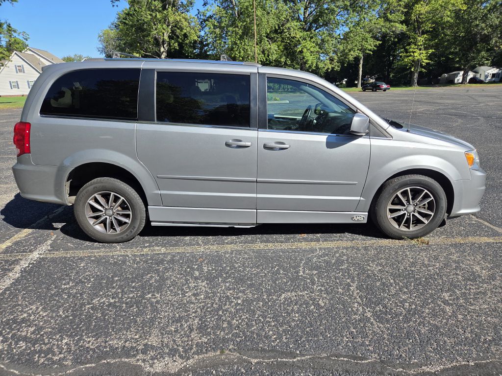 Photo 6 of this DODGE GRAND CARAVAN