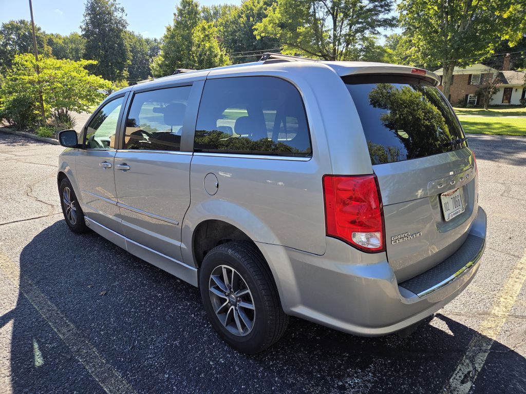 Photo 9 of this DODGE GRAND CARAVAN