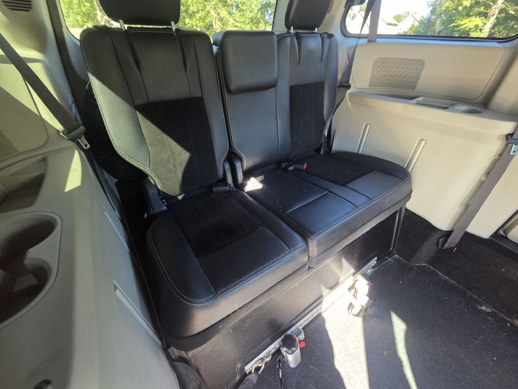 Photo 13 of this DODGE GRAND CARAVAN
