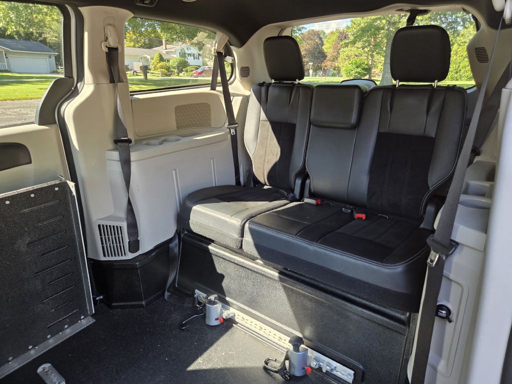 Photo 14 of this DODGE GRAND CARAVAN