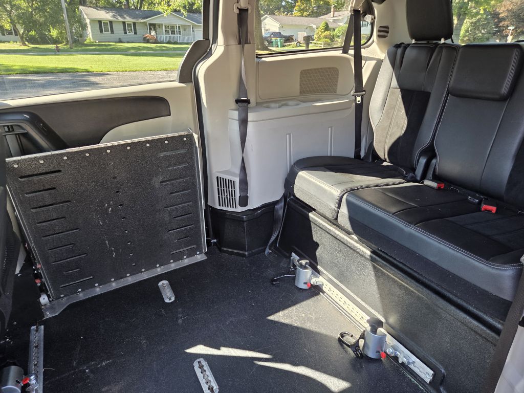 Photo 15 of this DODGE GRAND CARAVAN