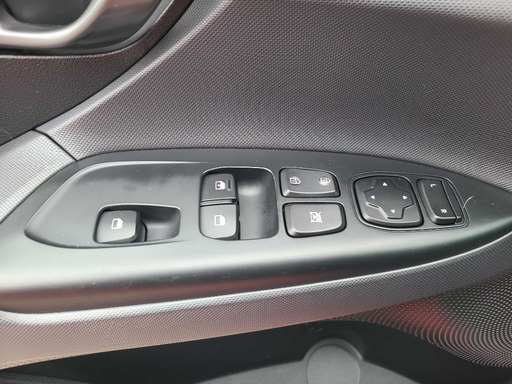 Photo 14 of this HYUNDAI VELOSTER