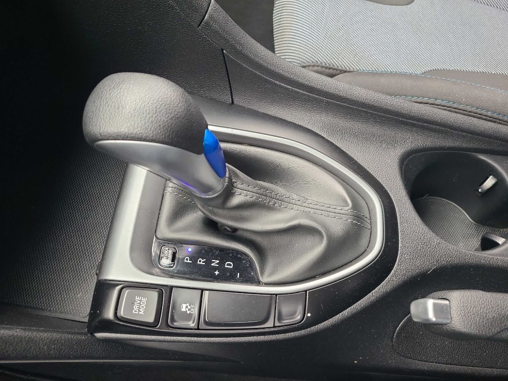 Photo 13 of this HYUNDAI VELOSTER