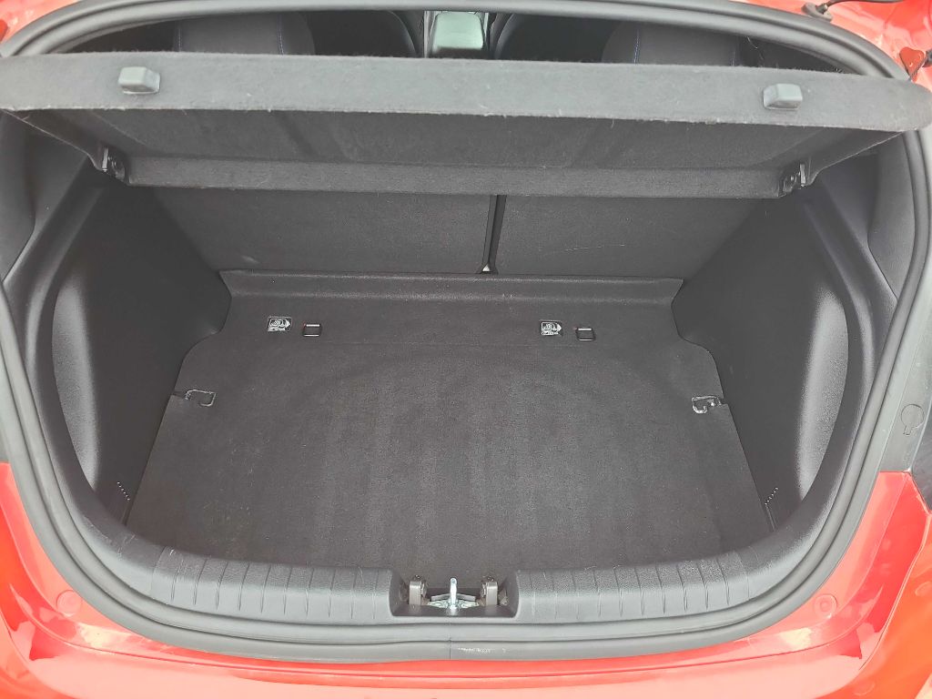 Photo 18 of this HYUNDAI VELOSTER