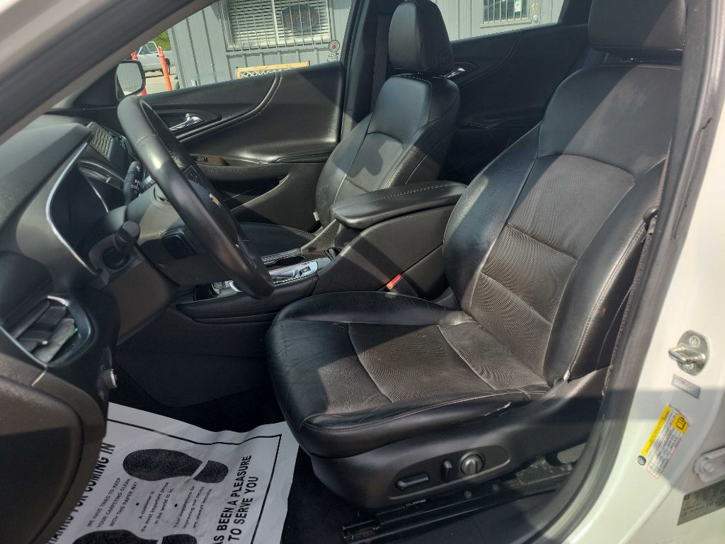 Photo 8 of this CHEVROLET MALIBU