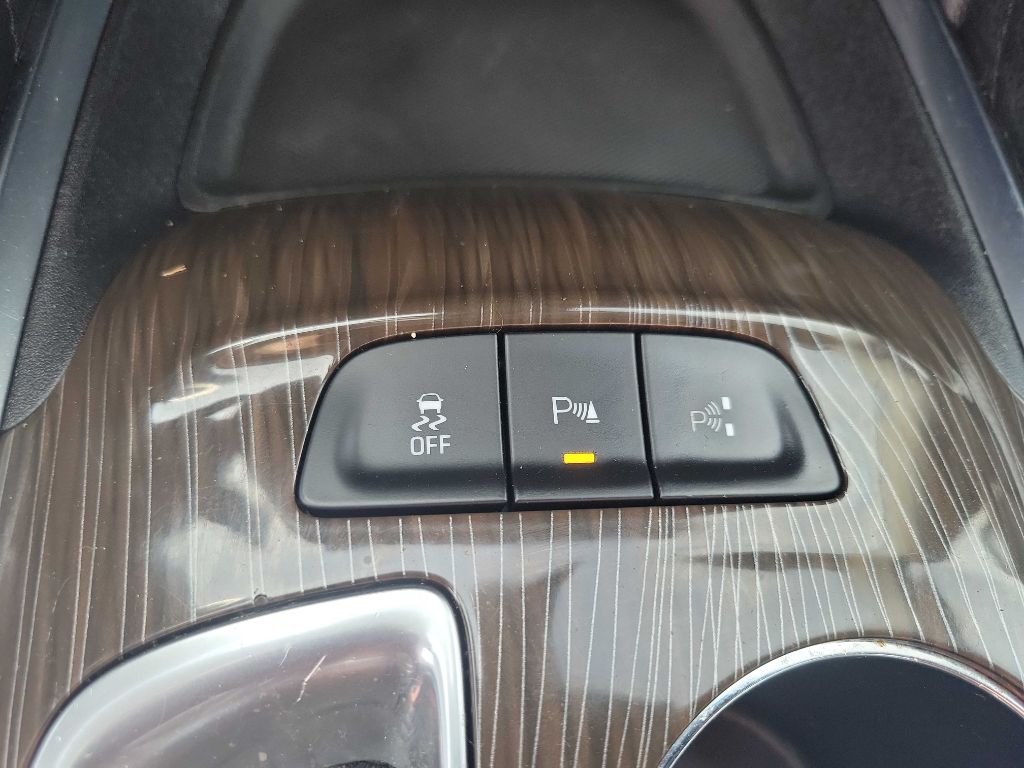 Photo 16 of this CHEVROLET MALIBU