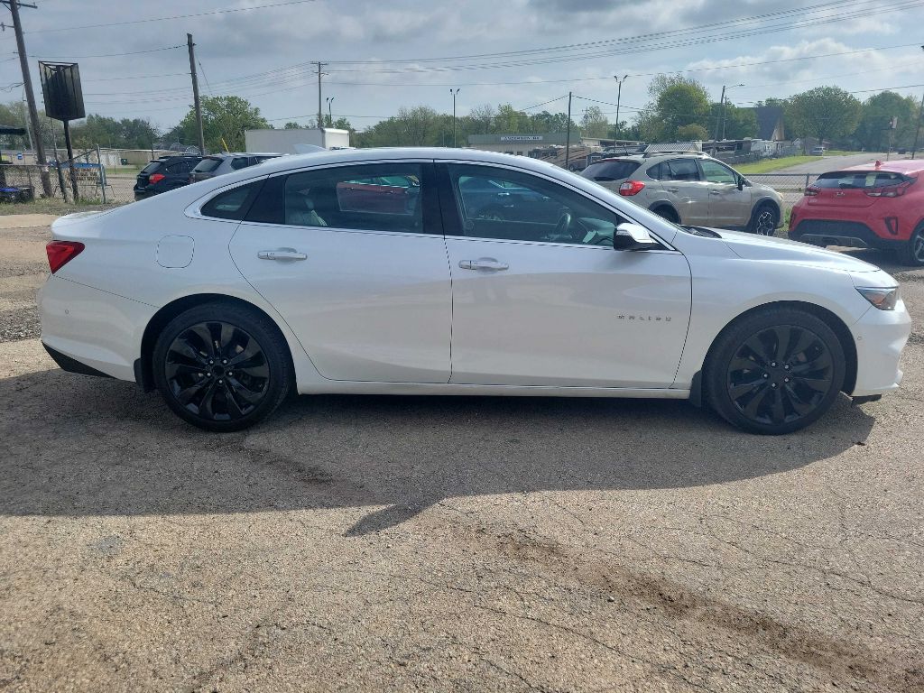 Photo 4 of this CHEVROLET MALIBU