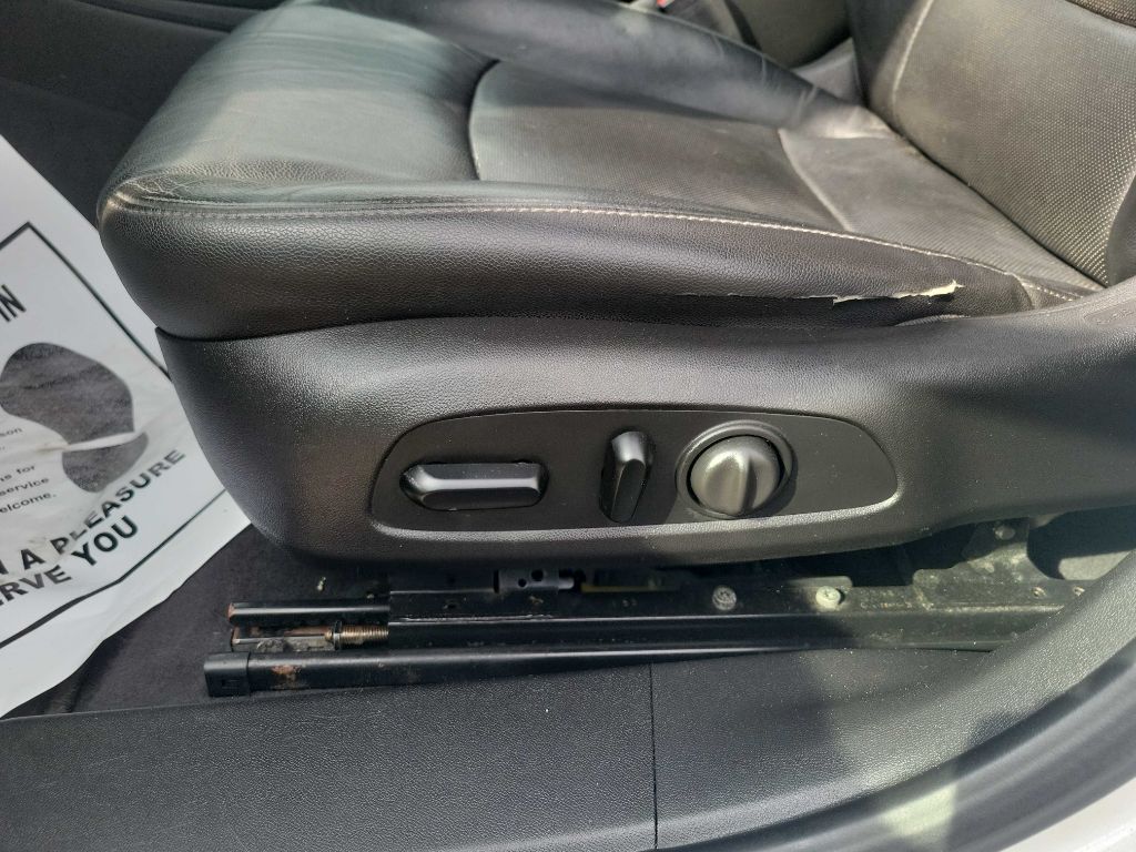 Photo 19 of this CHEVROLET MALIBU