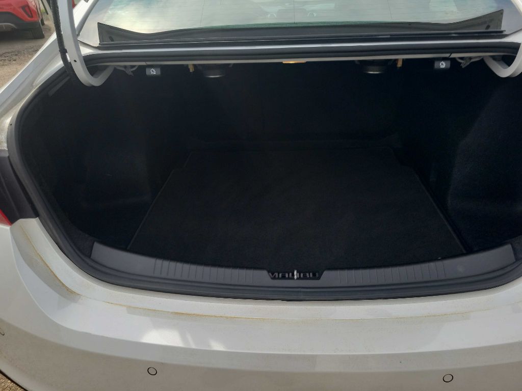 Photo 24 of this CHEVROLET MALIBU