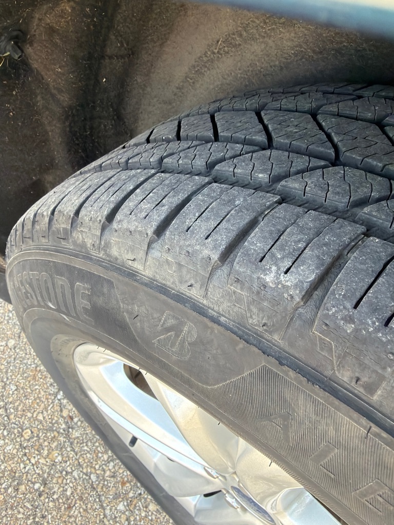 Photo 30 of this FORD EDGE