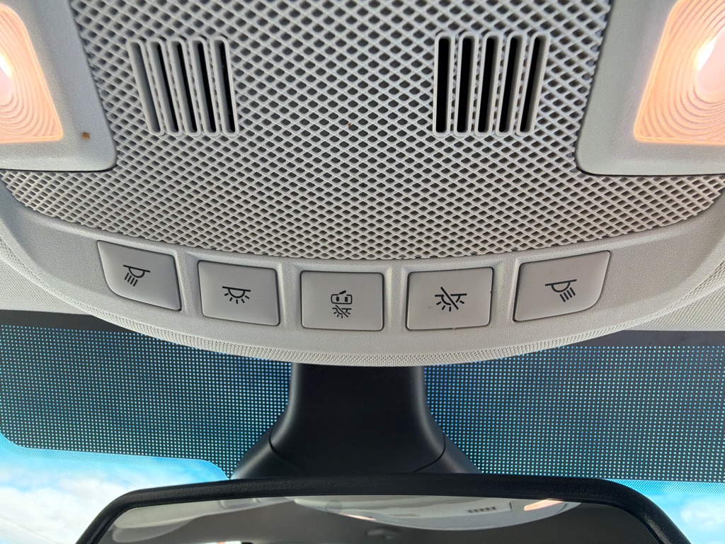 Photo 23 of this FORD EDGE