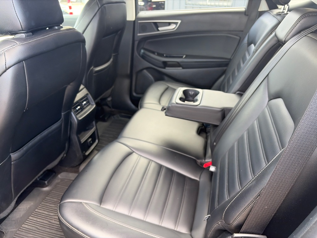Photo 25 of this FORD EDGE