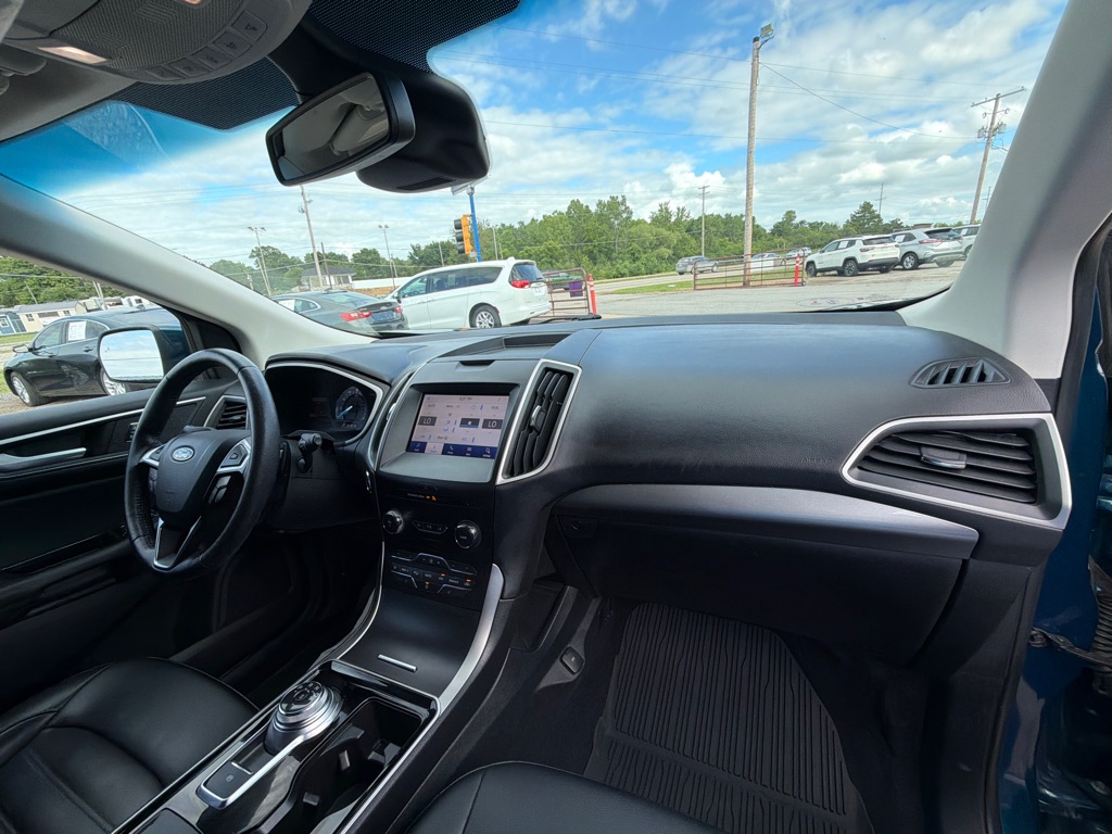 Photo 22 of this FORD EDGE