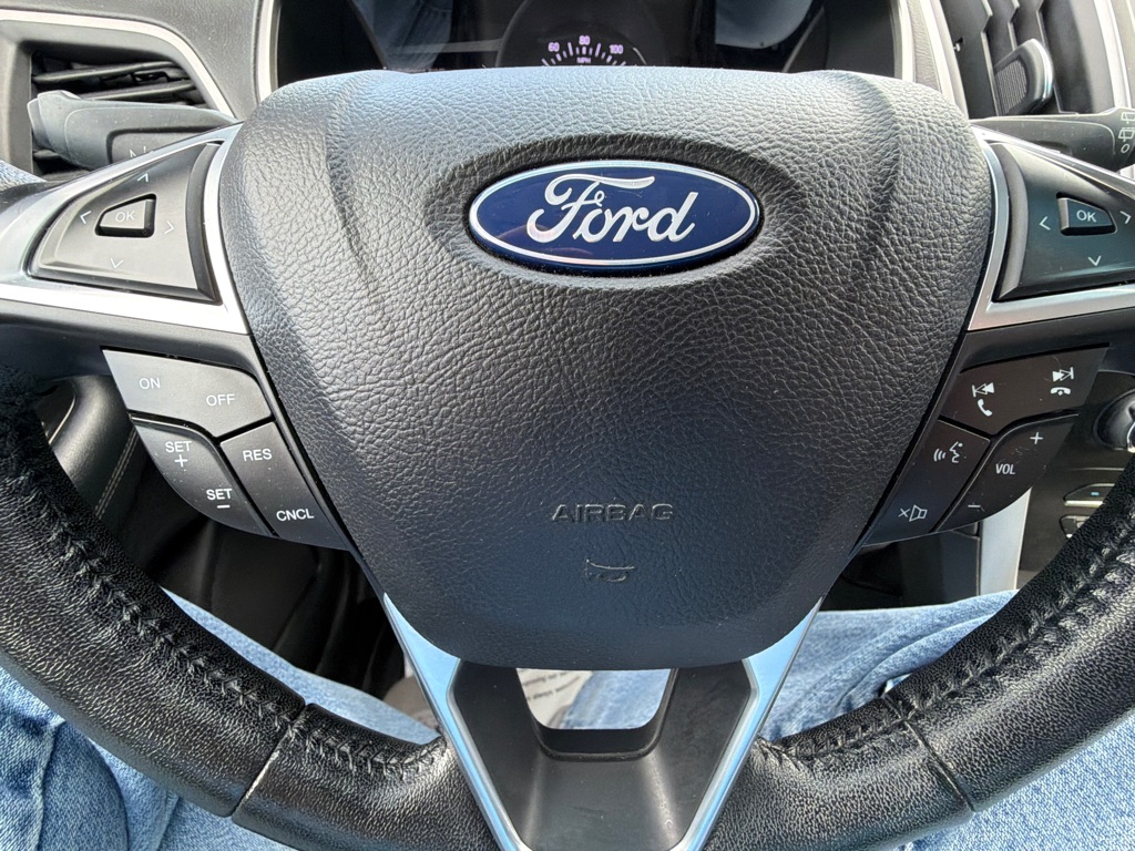 Photo 14 of this FORD EDGE