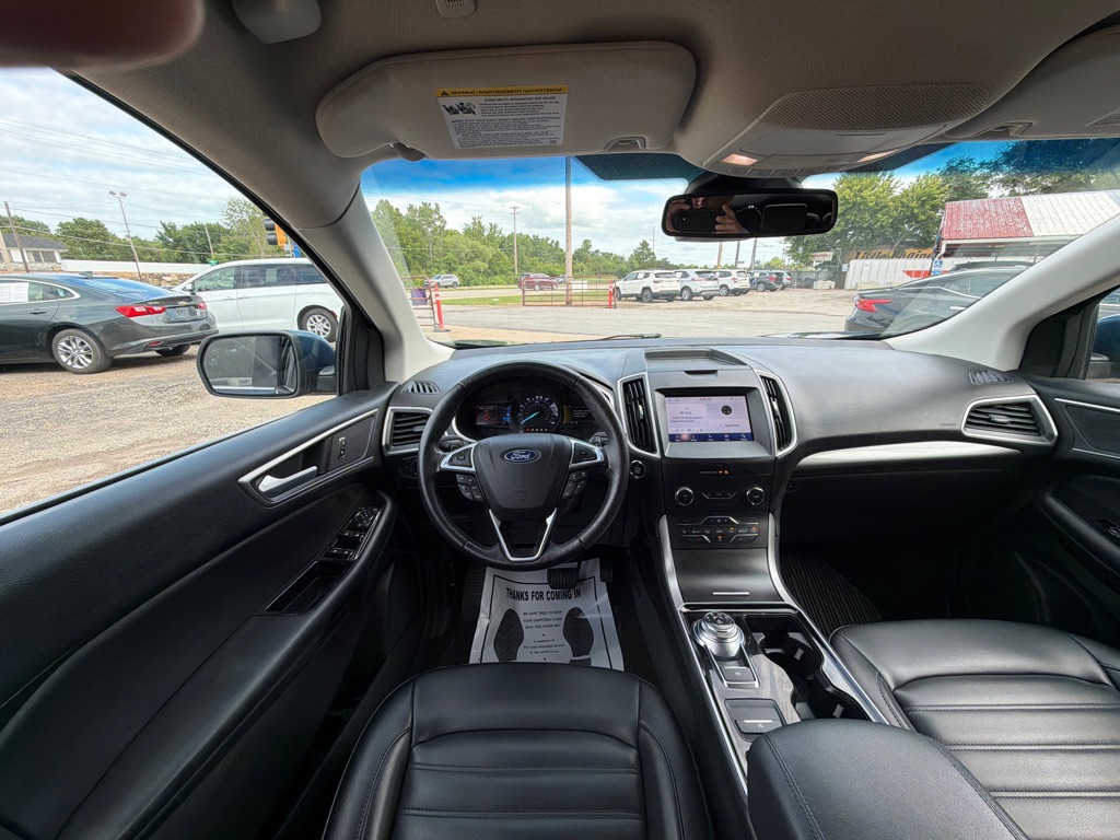 Photo 10 of this FORD EDGE