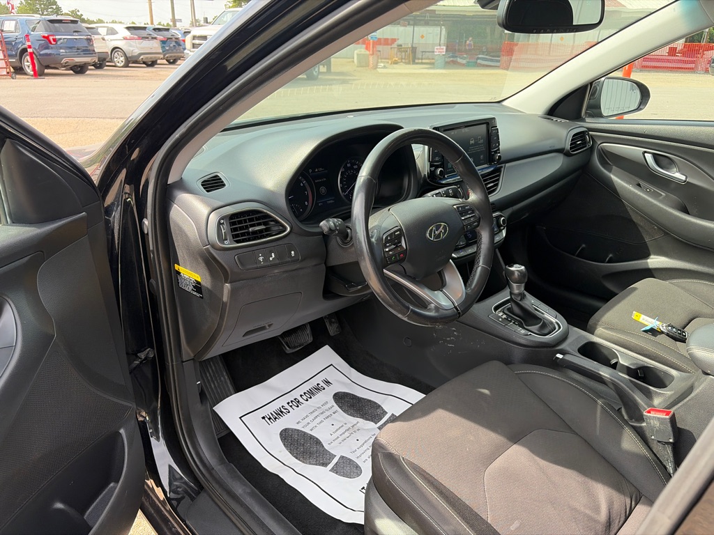 Photo 9 of this HYUNDAI ELANTRA GT