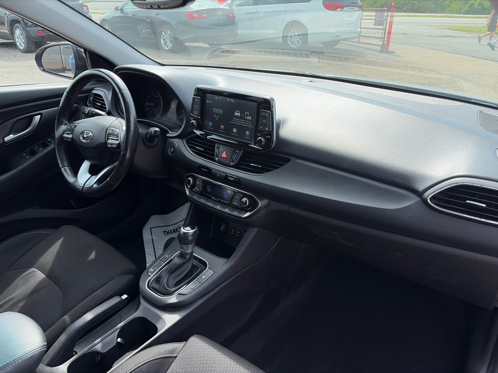 Photo 22 of this HYUNDAI ELANTRA GT